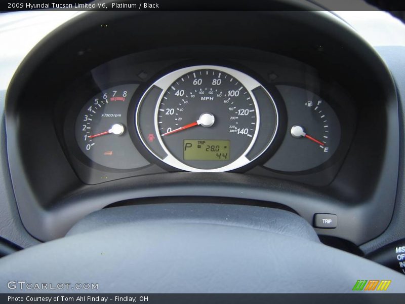 Platinum / Black 2009 Hyundai Tucson Limited V6