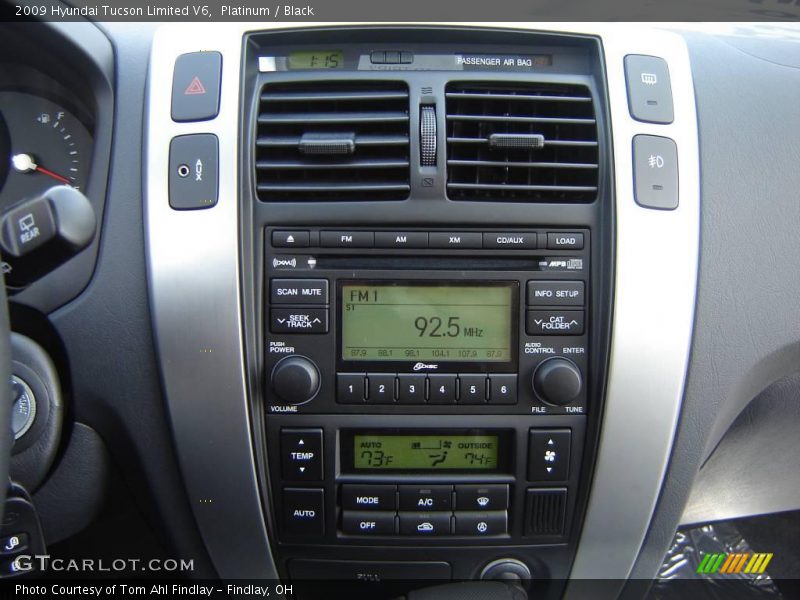 Platinum / Black 2009 Hyundai Tucson Limited V6