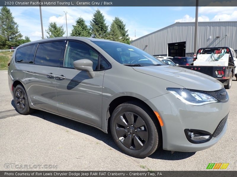 Front 3/4 View of 2020 Pacifica Hybrid Touring L