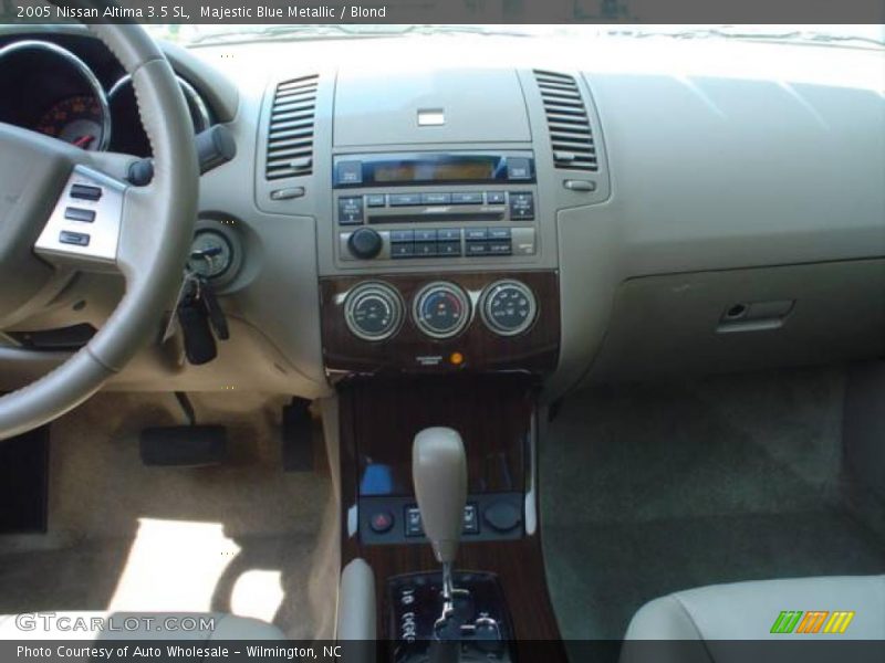 Majestic Blue Metallic / Blond 2005 Nissan Altima 3.5 SL