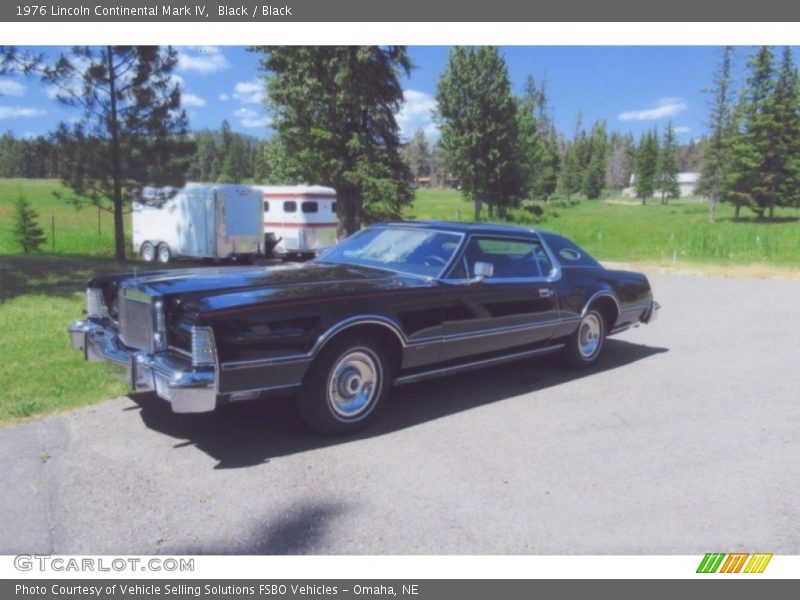 Front 3/4 View of 1976 Continental Mark IV