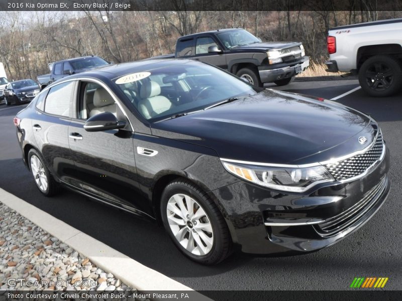 Front 3/4 View of 2016 Optima EX