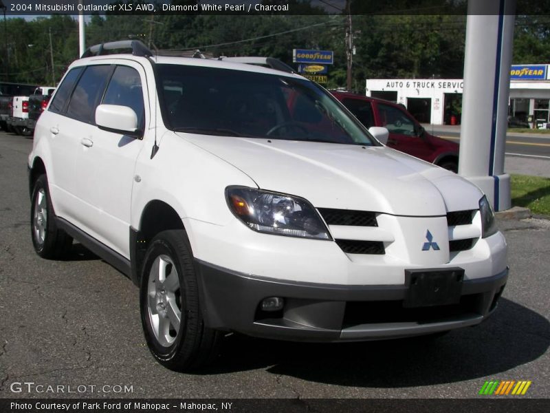 Diamond White Pearl / Charcoal 2004 Mitsubishi Outlander XLS AWD