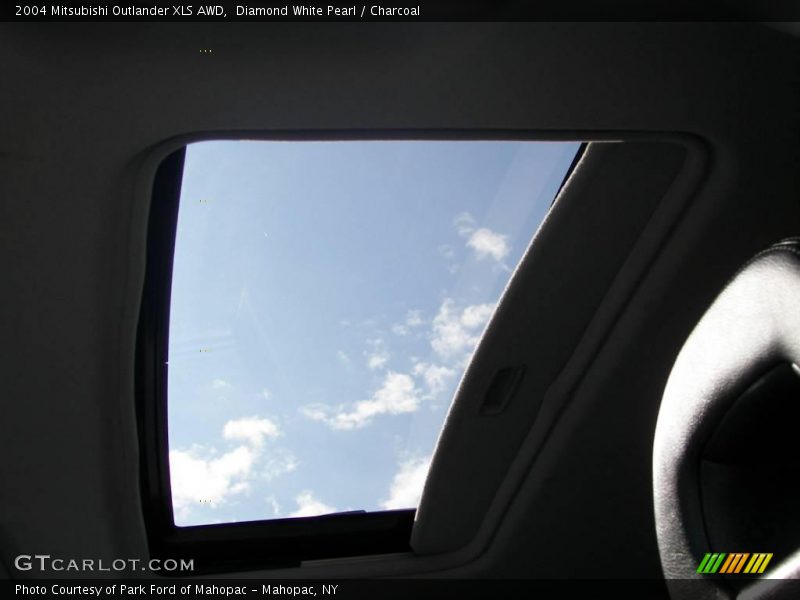 Diamond White Pearl / Charcoal 2004 Mitsubishi Outlander XLS AWD