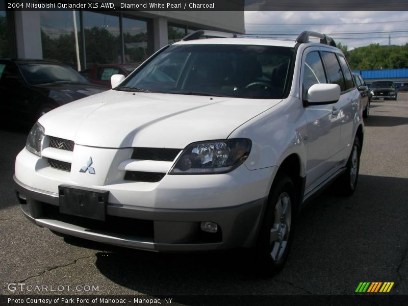 Diamond White Pearl / Charcoal 2004 Mitsubishi Outlander XLS AWD