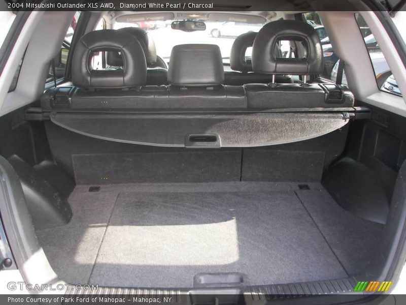 Diamond White Pearl / Charcoal 2004 Mitsubishi Outlander XLS AWD