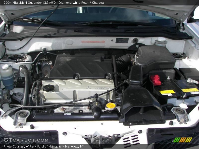 Diamond White Pearl / Charcoal 2004 Mitsubishi Outlander XLS AWD