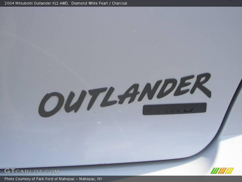Diamond White Pearl / Charcoal 2004 Mitsubishi Outlander XLS AWD