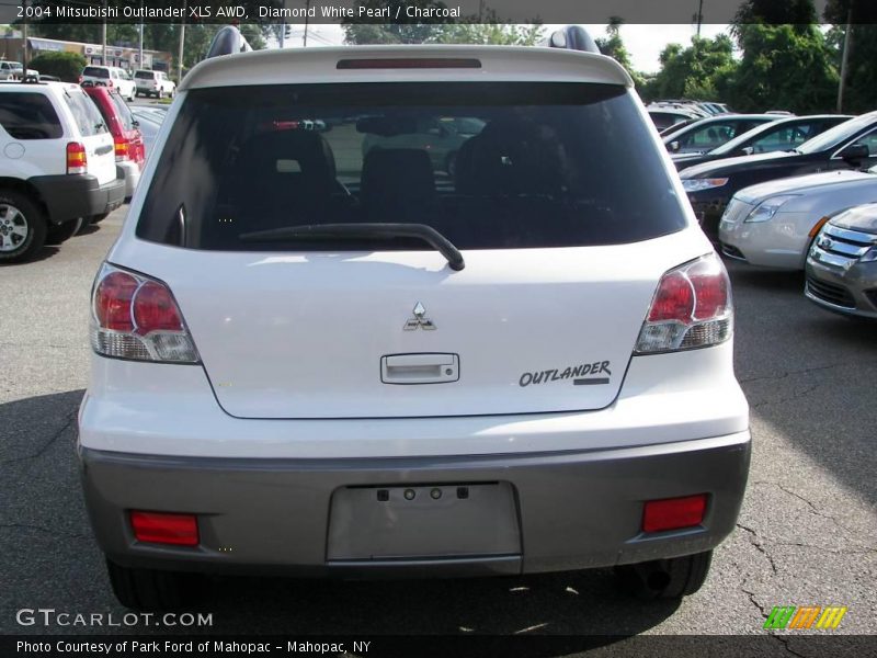 Diamond White Pearl / Charcoal 2004 Mitsubishi Outlander XLS AWD