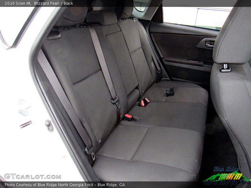 Blizzard Pearl / Black 2016 Scion iM