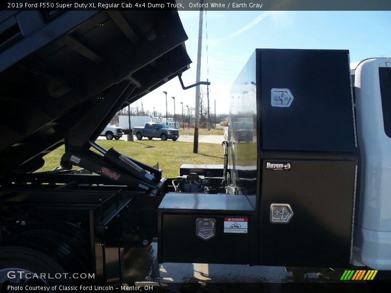 Oxford White / Earth Gray 2019 Ford F550 Super Duty XL Regular Cab 4x4 Dump Truck