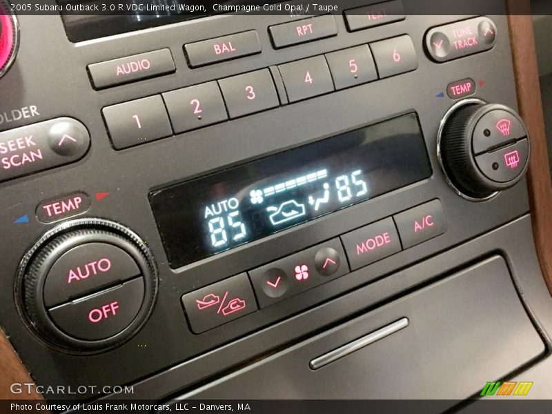 Controls of 2005 Outback 3.0 R VDC Limited Wagon