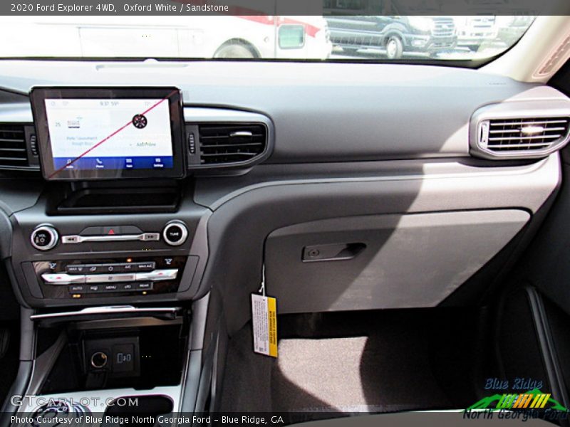 Oxford White / Sandstone 2020 Ford Explorer 4WD