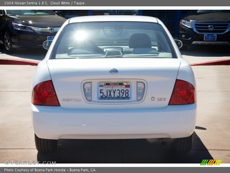 Cloud White / Taupe 2004 Nissan Sentra 1.8 S