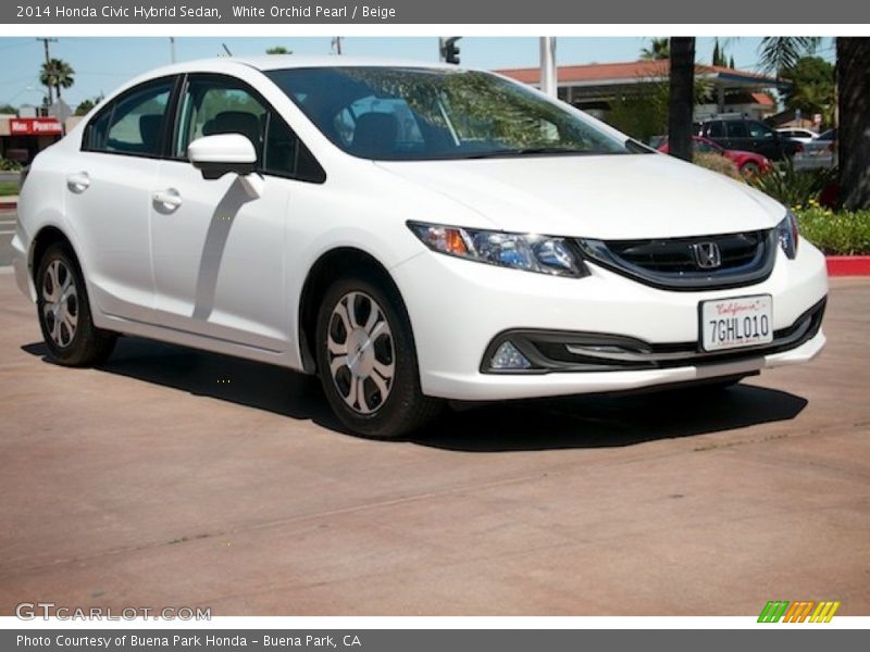Front 3/4 View of 2014 Civic Hybrid Sedan