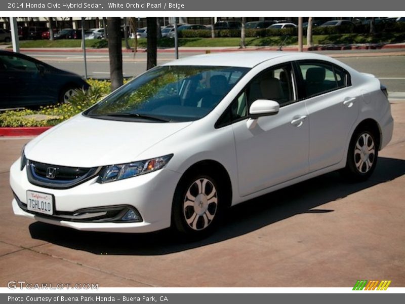 Front 3/4 View of 2014 Civic Hybrid Sedan