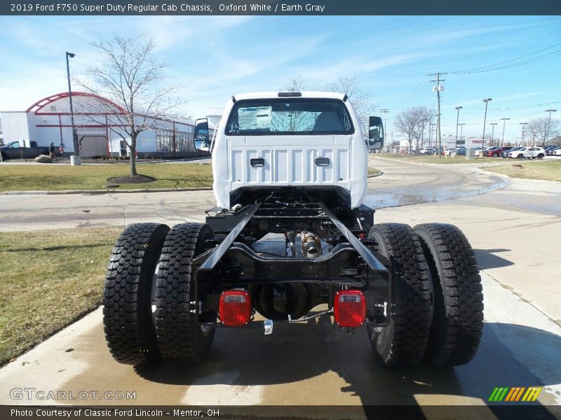 Oxford White / Earth Gray 2019 Ford F750 Super Duty Regular Cab Chassis