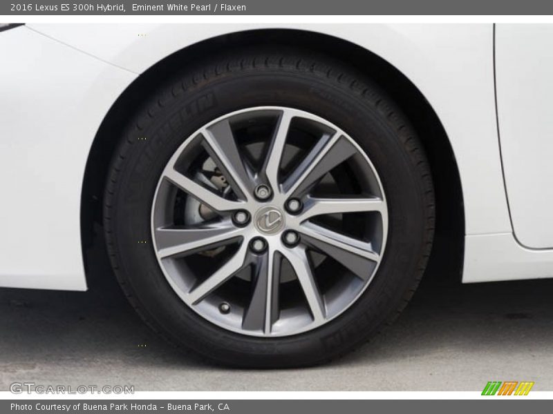  2016 ES 300h Hybrid Wheel