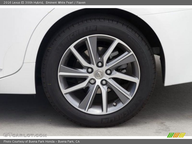  2016 ES 300h Hybrid Wheel