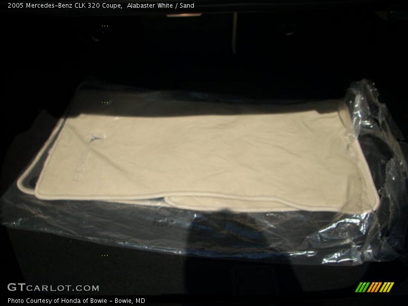 Alabaster White / Sand 2005 Mercedes-Benz CLK 320 Coupe