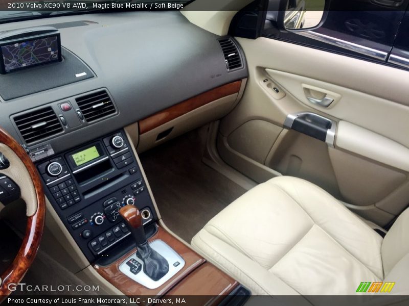 Front Seat of 2010 XC90 V8 AWD