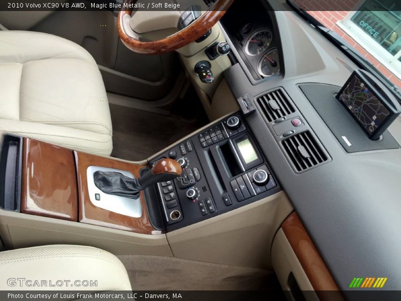 Dashboard of 2010 XC90 V8 AWD