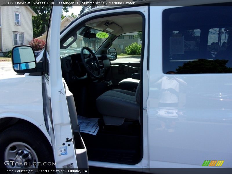 Summit White / Medium Pewter 2019 Chevrolet Express 3500 Passenger LT