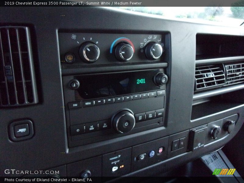 Summit White / Medium Pewter 2019 Chevrolet Express 3500 Passenger LT