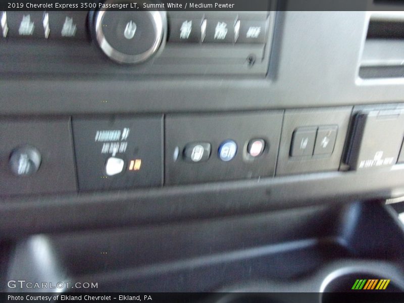 Summit White / Medium Pewter 2019 Chevrolet Express 3500 Passenger LT