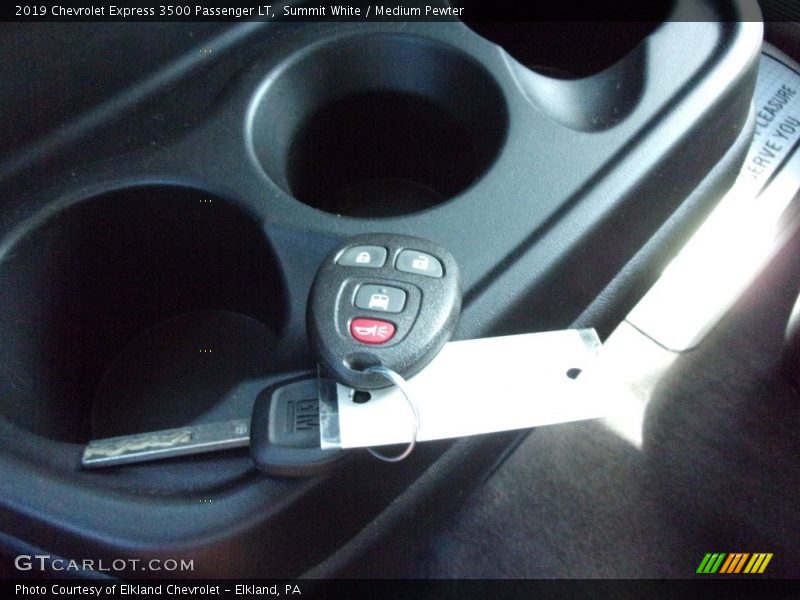 Summit White / Medium Pewter 2019 Chevrolet Express 3500 Passenger LT