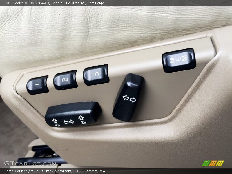 Front Seat of 2010 XC90 V8 AWD