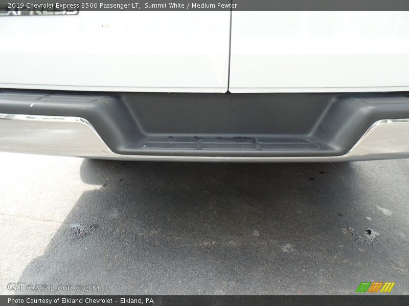 Summit White / Medium Pewter 2019 Chevrolet Express 3500 Passenger LT