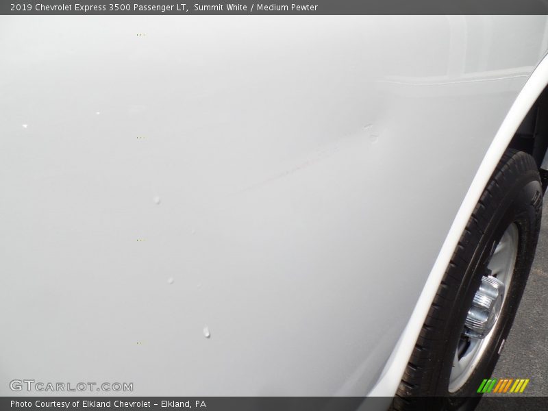 Summit White / Medium Pewter 2019 Chevrolet Express 3500 Passenger LT