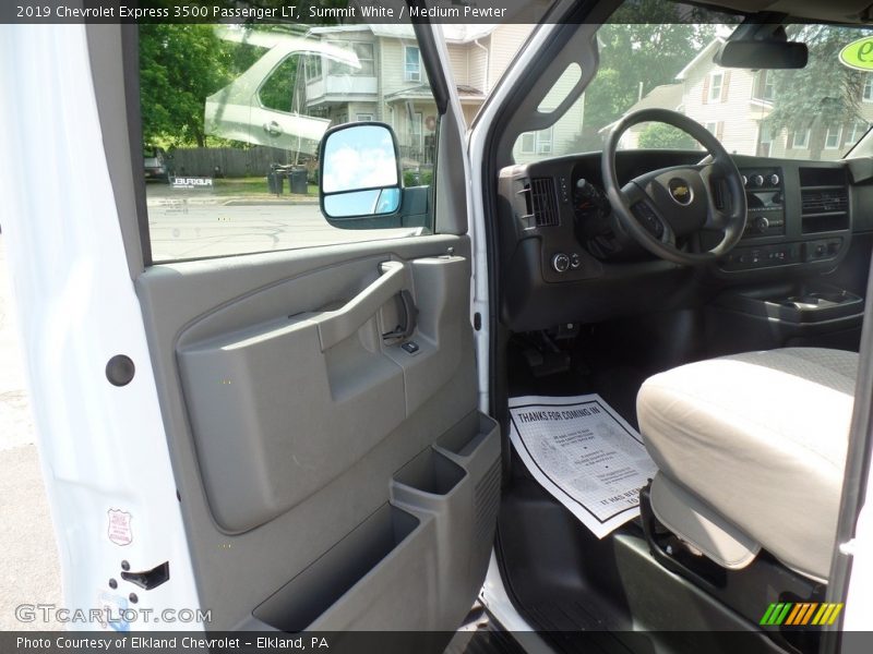 Summit White / Medium Pewter 2019 Chevrolet Express 3500 Passenger LT