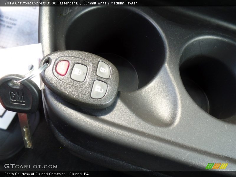 Summit White / Medium Pewter 2019 Chevrolet Express 3500 Passenger LT