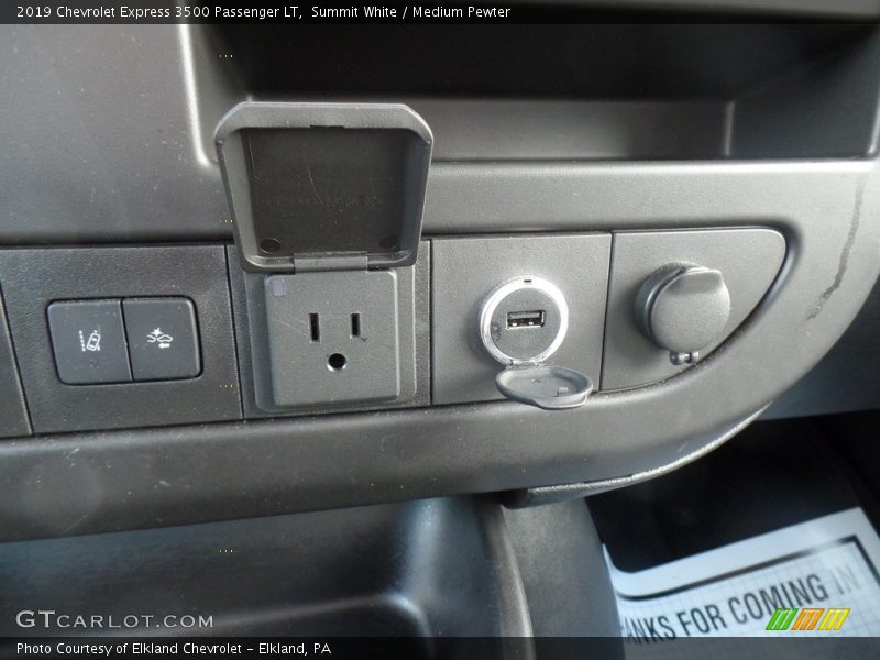 Summit White / Medium Pewter 2019 Chevrolet Express 3500 Passenger LT