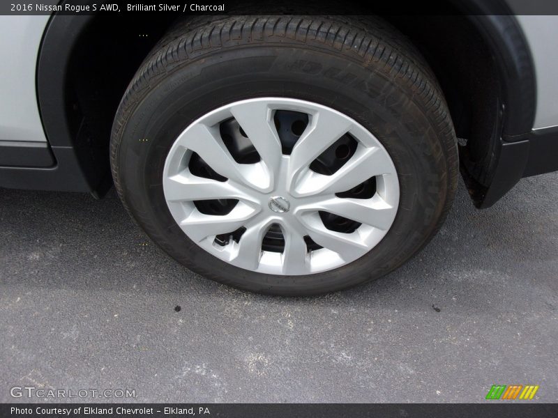 Brilliant Silver / Charcoal 2016 Nissan Rogue S AWD
