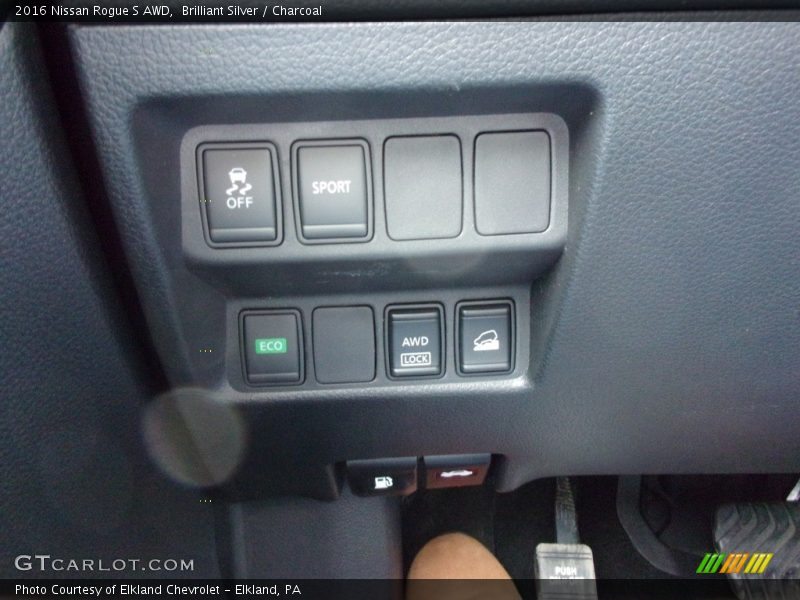 Brilliant Silver / Charcoal 2016 Nissan Rogue S AWD