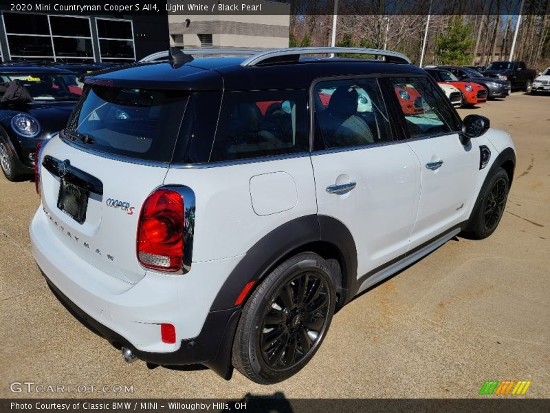 Light White / Black Pearl 2020 Mini Countryman Cooper S All4