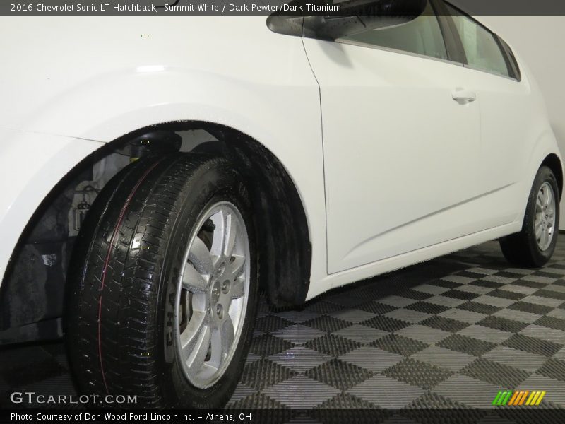 Summit White / Dark Pewter/Dark Titanium 2016 Chevrolet Sonic LT Hatchback