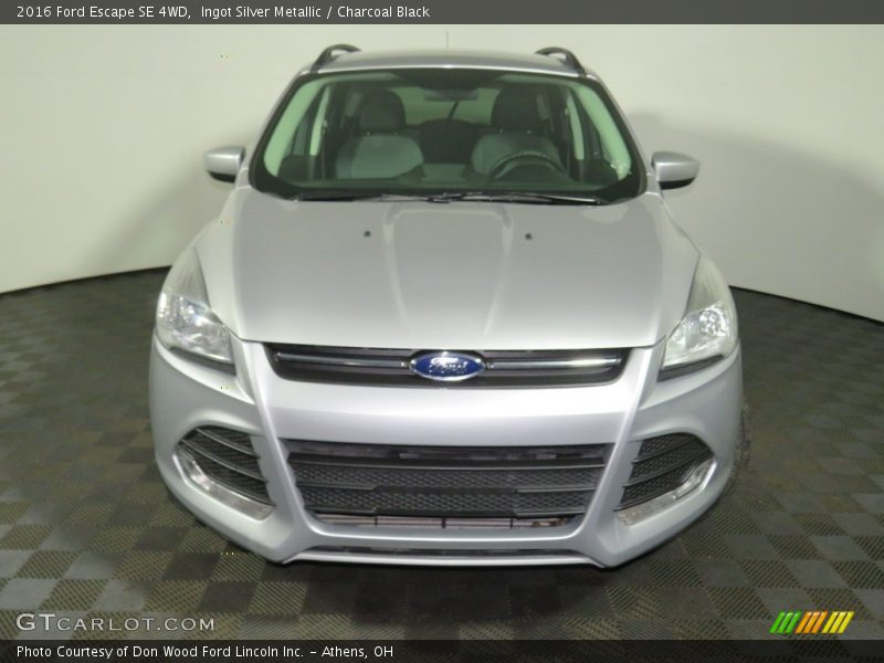 Ingot Silver Metallic / Charcoal Black 2016 Ford Escape SE 4WD