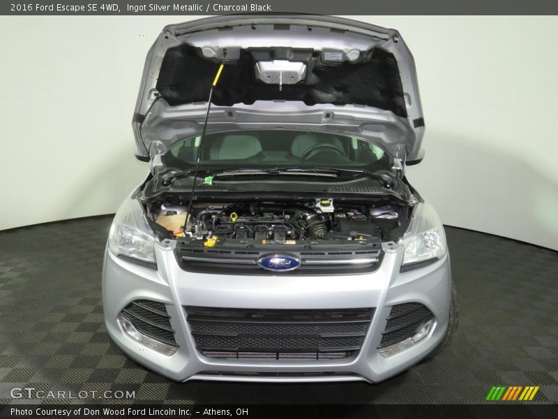 Ingot Silver Metallic / Charcoal Black 2016 Ford Escape SE 4WD