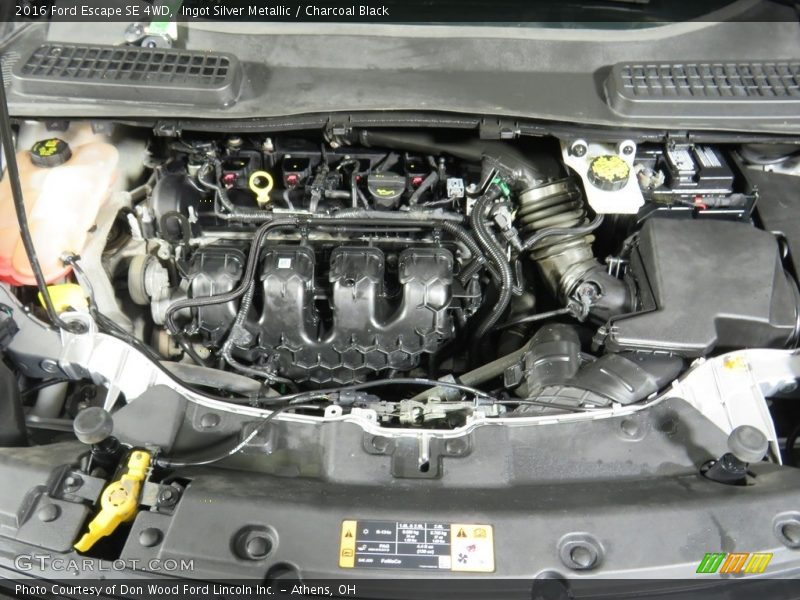 Ingot Silver Metallic / Charcoal Black 2016 Ford Escape SE 4WD