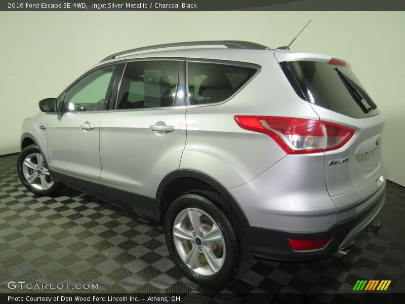 Ingot Silver Metallic / Charcoal Black 2016 Ford Escape SE 4WD