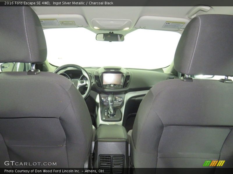 Ingot Silver Metallic / Charcoal Black 2016 Ford Escape SE 4WD
