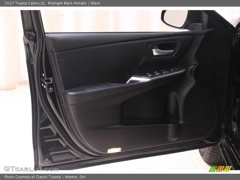 Midnight Black Metallic / Black 2017 Toyota Camry LE