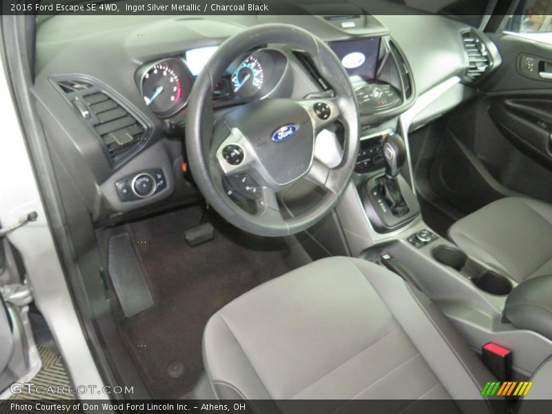 Ingot Silver Metallic / Charcoal Black 2016 Ford Escape SE 4WD