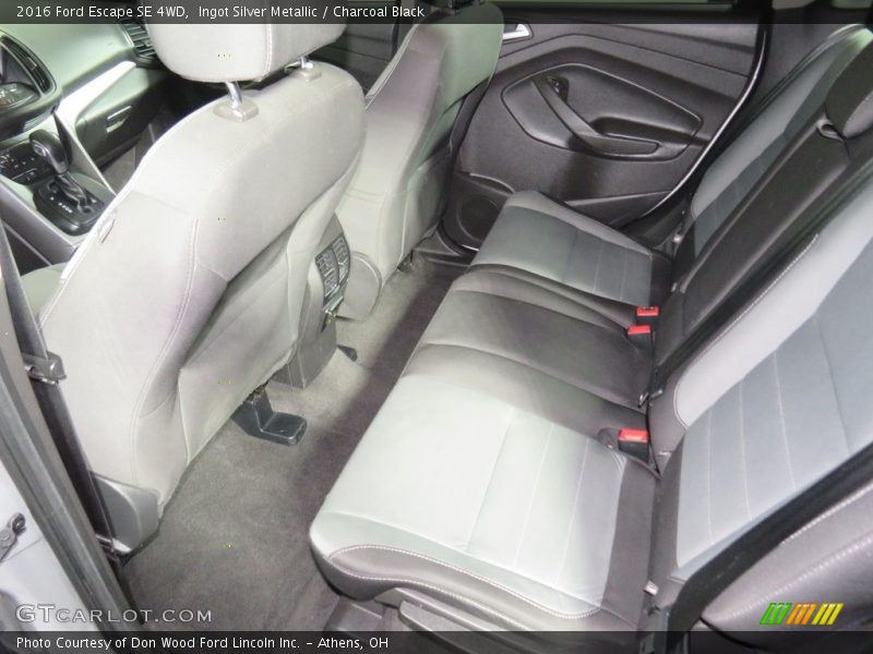 Ingot Silver Metallic / Charcoal Black 2016 Ford Escape SE 4WD