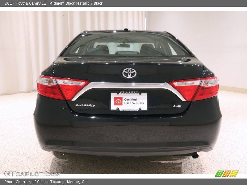 Midnight Black Metallic / Black 2017 Toyota Camry LE