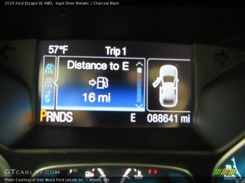 Ingot Silver Metallic / Charcoal Black 2016 Ford Escape SE 4WD